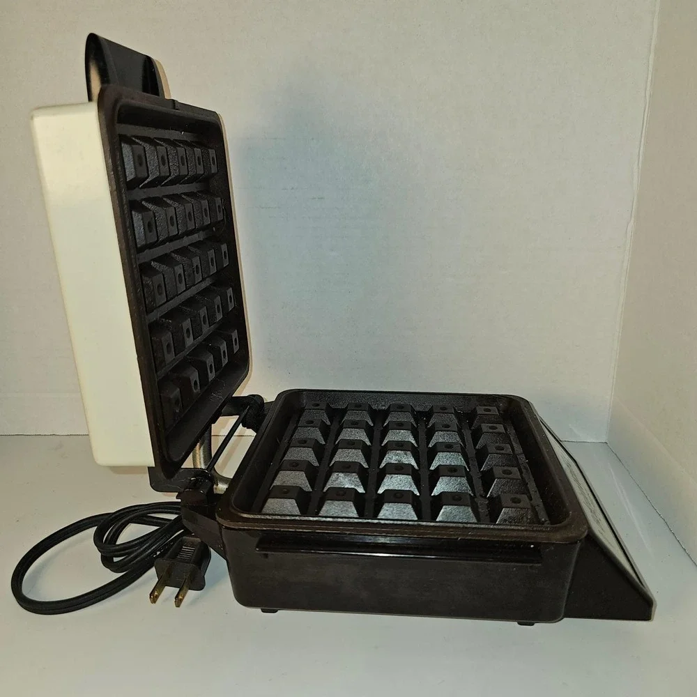 MCM Munsey Belgian Waffler Vintage‎ Electric Waffle Maker BW-2 White Made USA